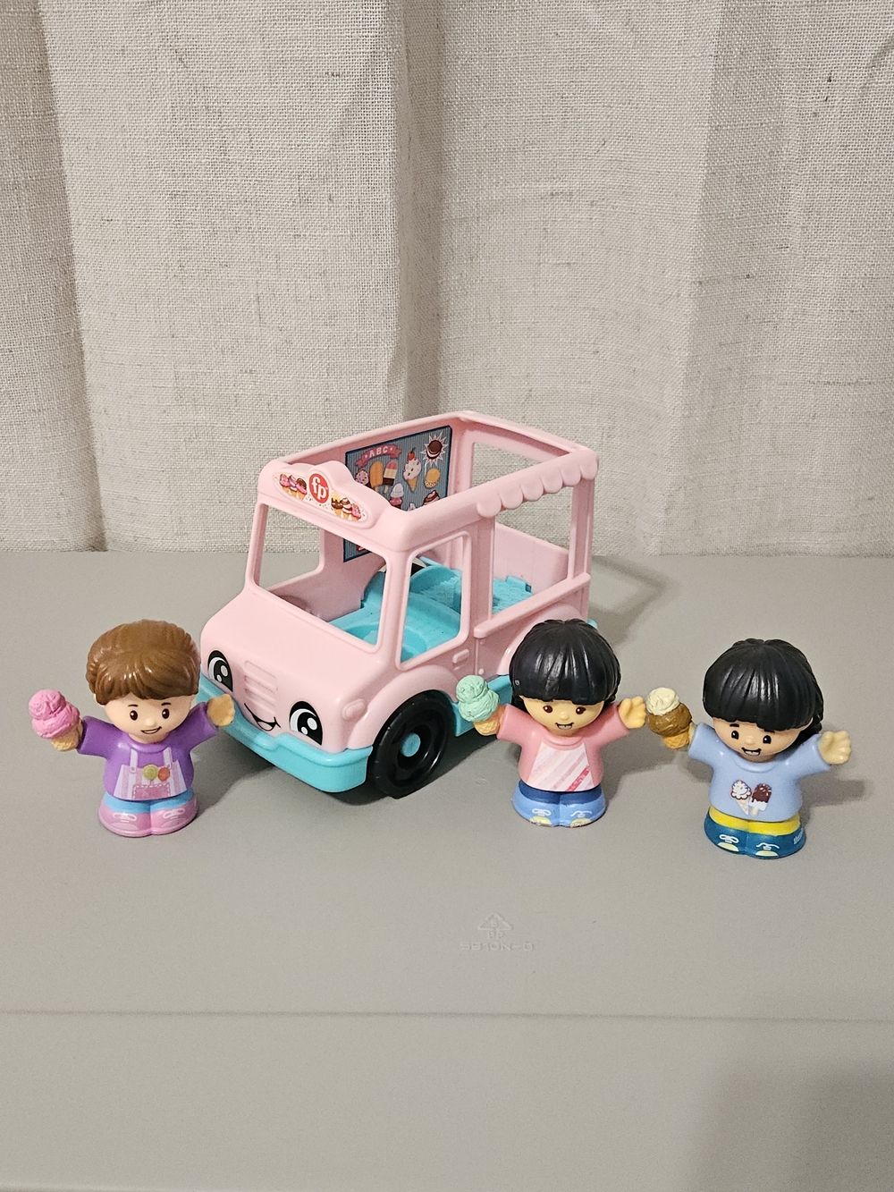 Pink Ice Cream Truck with 3 Ice Cream Friends Little People